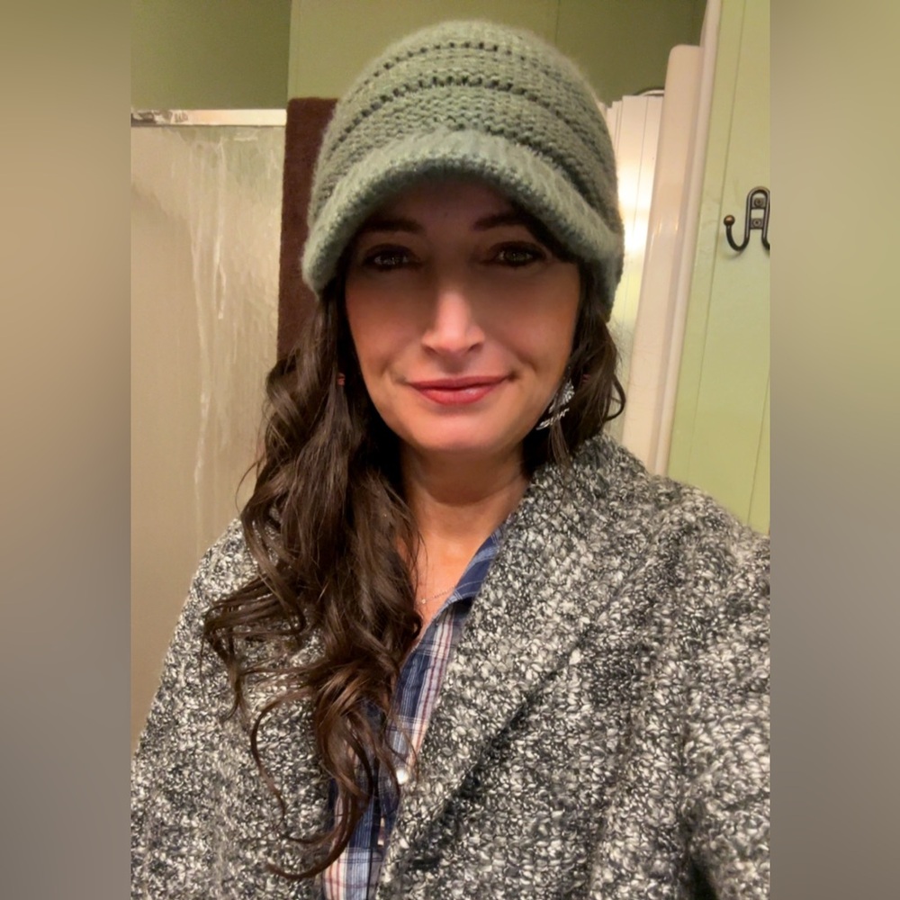 Knitted Newsboy Hat
Like New